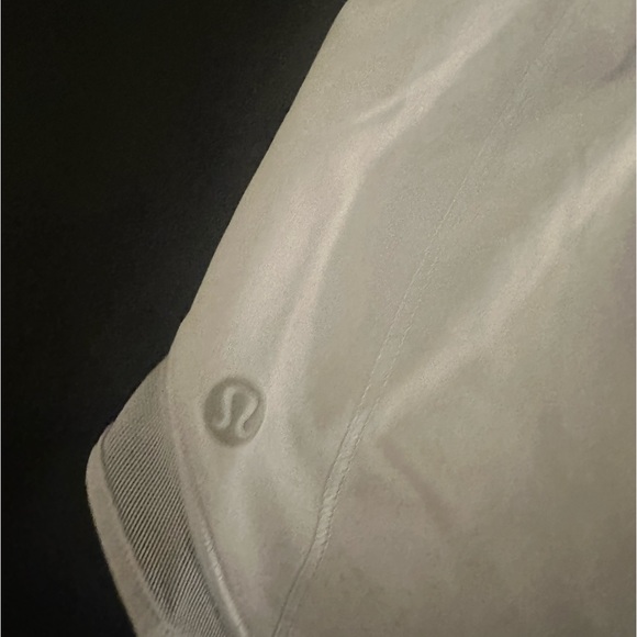 Light purple, long size 2 lulu shorts - Picture 2 of 3